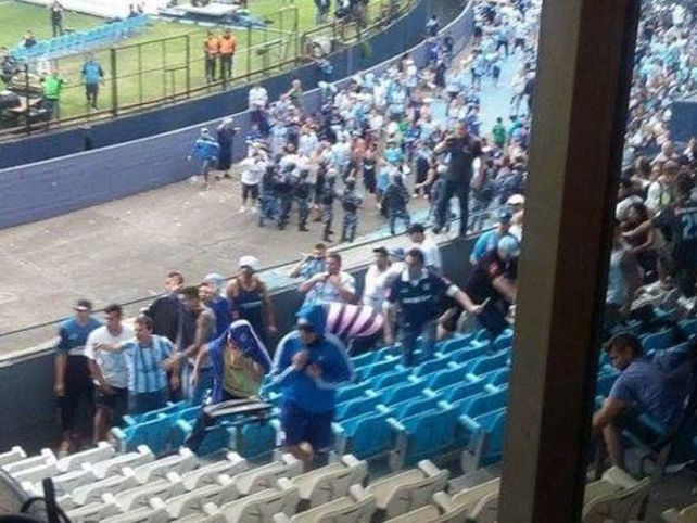 Entretiempo de terror: barras de Racing contra dirigentes del Rojo