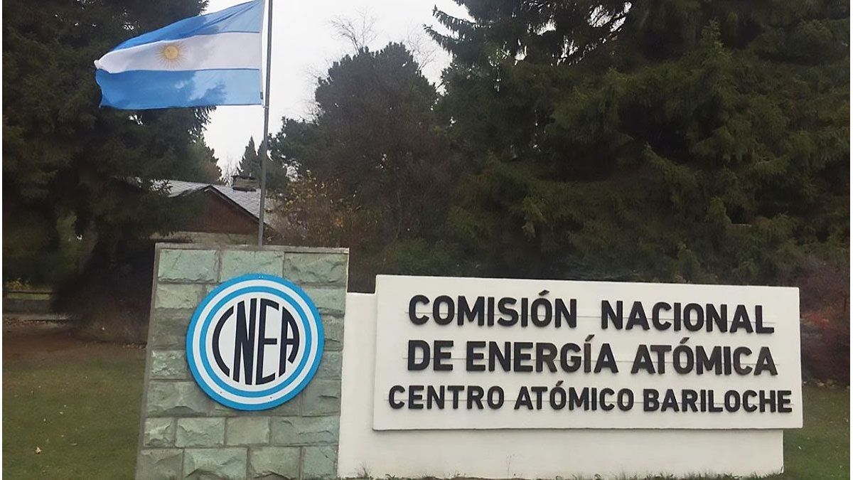 Centro Atómico Bariloche en alerta por más de 100 despidos