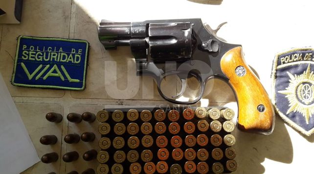 Militar retirado preso por transitar con armas de guerra sin papeles