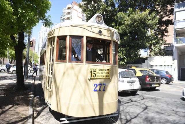 El tranvía turístico circula los feriados por avenida Wheelwright.