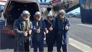 Milei visitó el portaaviones estadounidense USS Nimitz en Mar del Plata