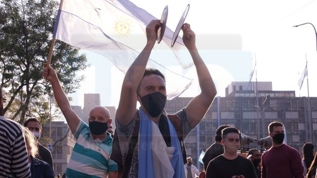En Paraná y varias ciudades protestaron contra el gobierno
