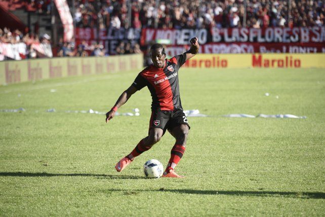 El peruano Luis Advíncula pasó por Newells.