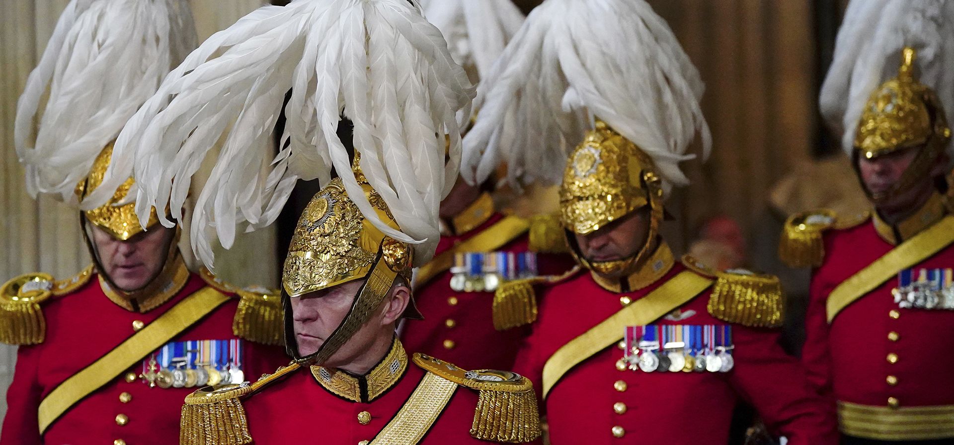 Miembros de la Guardia Corporal del Rey del Honorable Cuerpo de Caballeros en Armas llegan a la entrada del Soberano al Palacio de Westminster antes de la apertura estatal del Parlamento en la Cámara de los Lores, Londres, el martes 7 de noviembre de 2023. (Victoria Jones/ Foto de la piscina vía AP) Miembros de la Guardia Corporal del Rey del Honorable Cuerpo de Caballeros en Armas llegan a la entrada del Soberano al Palacio de Westminster antes de la apertura estatal del Parlamento en la Cámara de los Lores, Londres, el martes 7 de noviembre de 2023. (Victoria Jones/ Foto de la piscina vía AP)