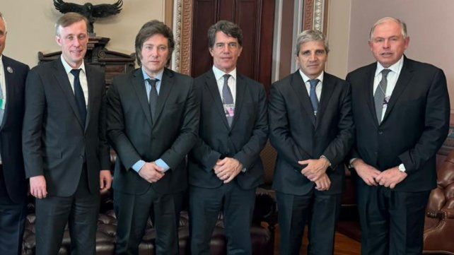 Javier Milei designó a Luis Caputo como ministro de Economía.