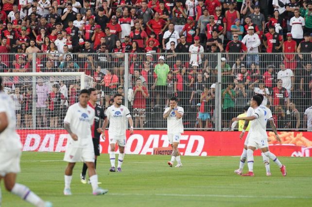 Ignacio Russo acaba de marcar el gol de Tigre e una contra.