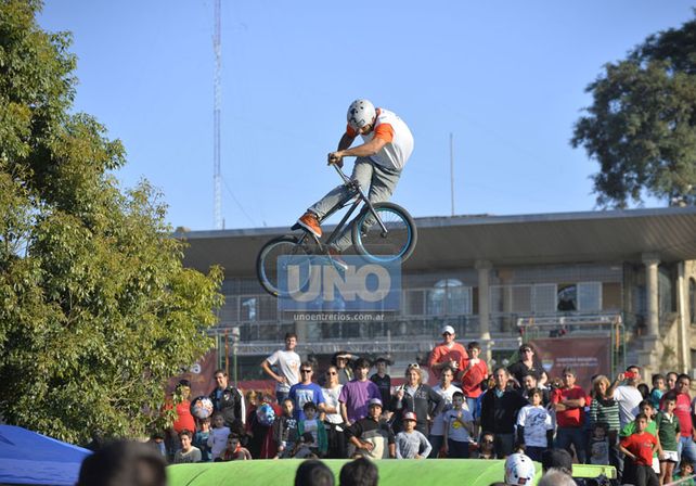 Vuelven a volar en el exhipópdromo