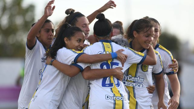 Puro festejo. Los goles canallas los marcaron&nbsp; Verónica Acuña