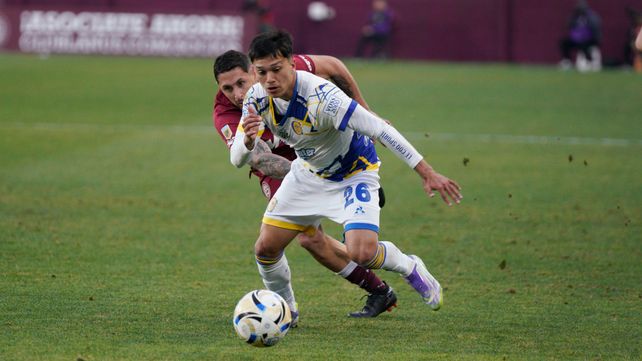 Giovanni Cantizano jugó muchos minutos ante Lanús, pero en esta ocasión le tocaría desde el arranque.