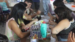 Los voluntarios, en conjunto a los vecinos de barrio Antártida Argentina realizaron un bingo para recaudar fondos y mejorar la plaz.