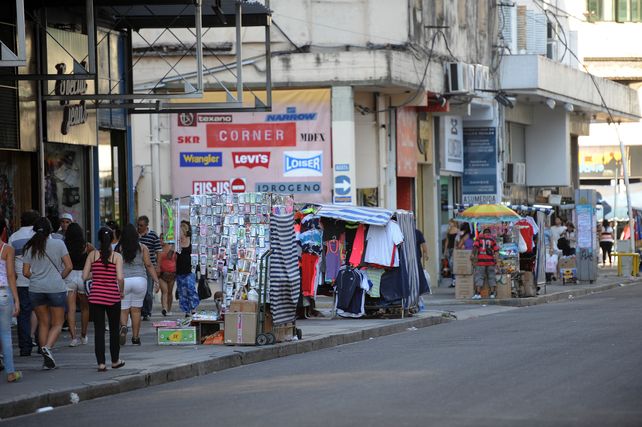 Exigen conocer cuántos permisos hay de venta ambulante