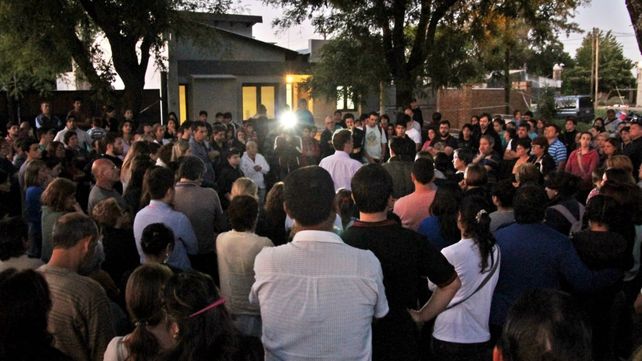 Por el brutal episodio se realizaron en Firmat movilizaciones en demanda de justicia. (Foto: Gentileza El Correo de Firmat). 