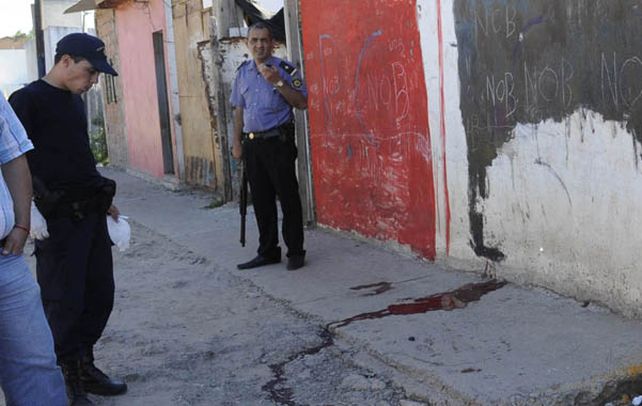 Dos primos fueron atacados a balazos ayer en Rodríguez y Garibaldi