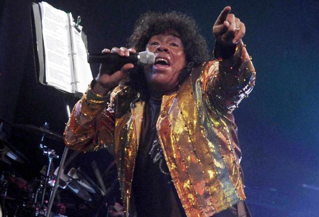 Mona Jiménez: le robaron $500 mil en la puerta de su casa