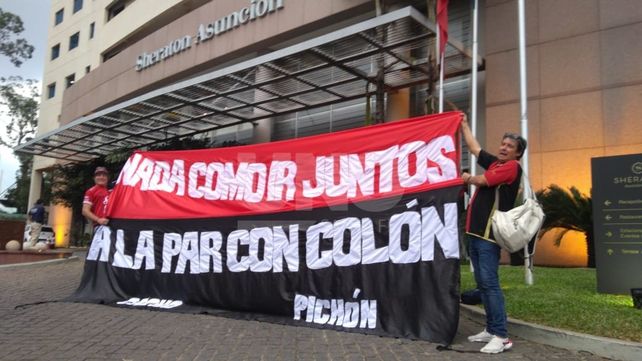 Los hinchas que llegaron desde Tierra del Fuego para alentar a Colón