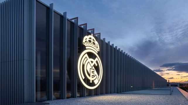 El informe explica que Real Madrid amplía su liderazgo debido a su continuo éxito deportivo y comercial.