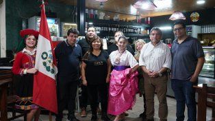 Con DNI peruano: la comunidad peruana de Rosario celebró el anuncio del nuevo Papa