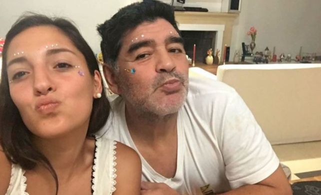 Jana y Diego. El médico Luque descalificó con un insulto a la hija del Diez cuando pidió que lo internaran.&nbsp;