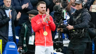 Alexis Mac Allister fue nuevamente homenajeado por los hinchas de Brighton por ganar el Mundial con la selección argentina