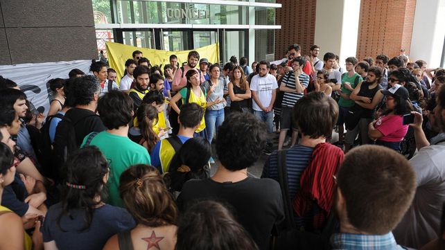 Tensión. En Buenos Aires la protesta duró cinco días. En Diamante y otras ciudades hay malestar.