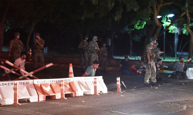 Aseguran que el golpe de Estado en Turquía fracasó: Lo paró la gente en la calle