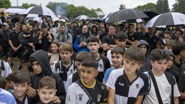 Estudiantes descubrió la tumba y celebró el 90° aniversario del rugby en el club