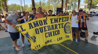 Los hinchas de Central dieron innumerables muestras de am.or por los colores en la calurosa tarde de Santiago del Estero y en distintos lugares