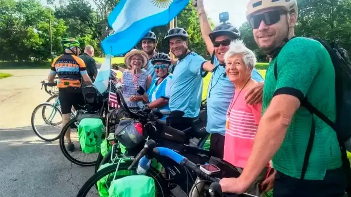 Biciviajeros entrerrianos llegaron a Kansas City tras recorrer 17 países