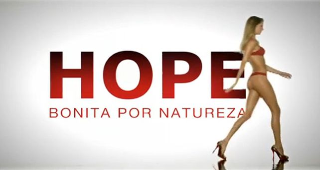 Prohiben una publicidad en la que aparece una modelo en ropa interior