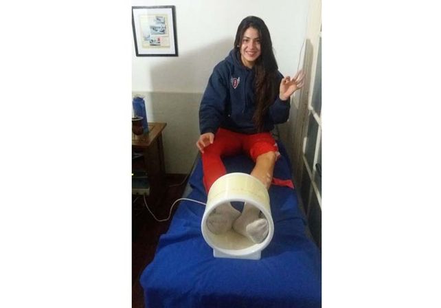 En plena rehabilitación. La crespense ayer en una clínica de Rosario tratando sus dolencias para estar en óptimo estado.