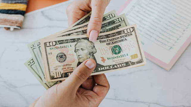 El dólar blue bajó $10 y tocó mínimos de tres semanas