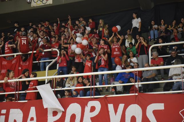 Los hinchas del rojo otra vez dijeron presente en el Salvador Bonilla.