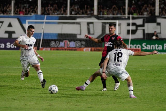 Newells lo buscó y lo ganó con un gol agónico del pibe Chiaverano