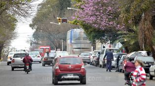 Semáforos intermitentes en calle Carbó