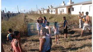Legislador culpa al gobierno por las usurpaciones de viviendas