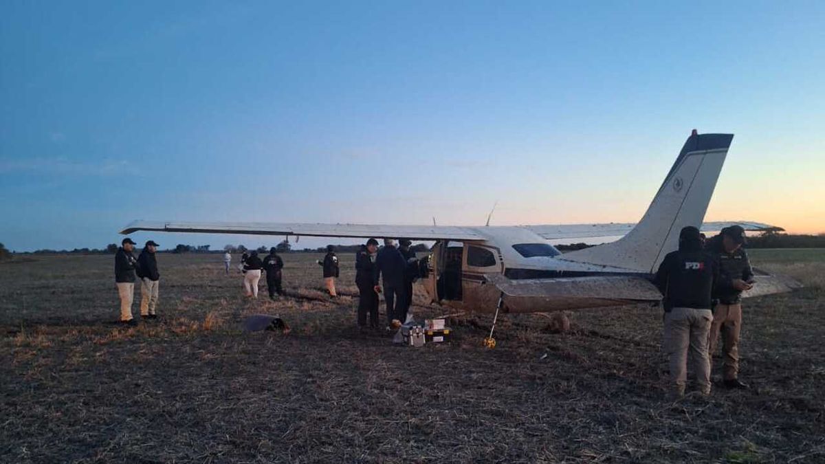 Hallaron una misteriosa avioneta en un campo en el departamento San Justo