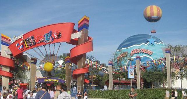 Un nene santiague&ntilde;o est&aacute; grave tras lastimarse en un juego en Disneyland Par&iacute;s