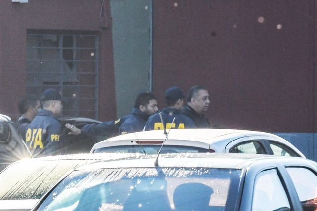 Basta de dictadura macrista, gritó Luis DElía al ser detenido