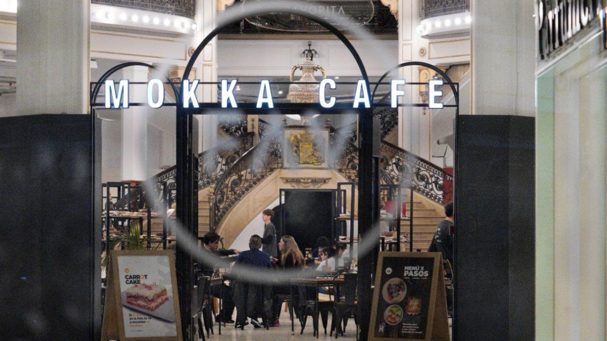 La Favorita sirvió su último café y otra vez están cerradas las persianas de Sarmiento y Córdoba