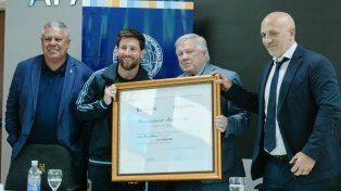 Messi recibió el doctorado Honoris Causa de la Universidad de Buenos Aires