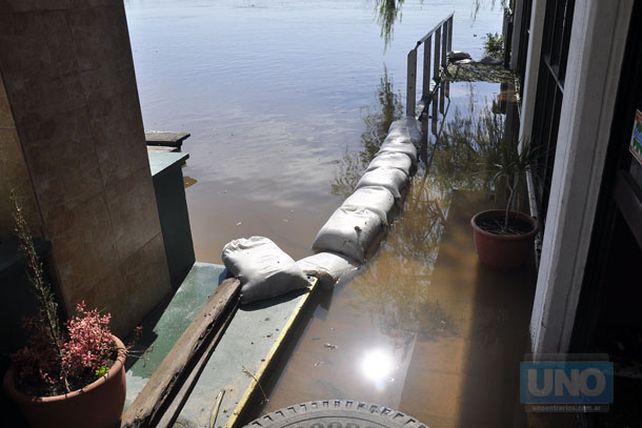 La crecida del río afectó a algunos clubes de la costanera de Paraná