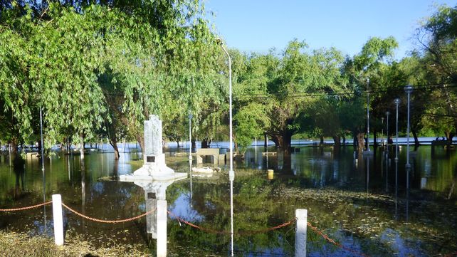 Inundado. El balneario Itapé está totalmente bajo agua y se espera que la bajante posibilite los arreglos.