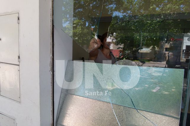 Rompieron el blindex y robaron un local en el barrio Barranquitas