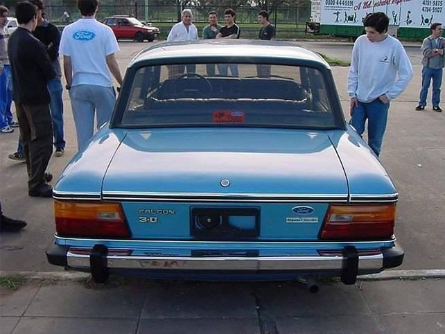 Encontraron un Ford Falcon cero kilómetro en un taller