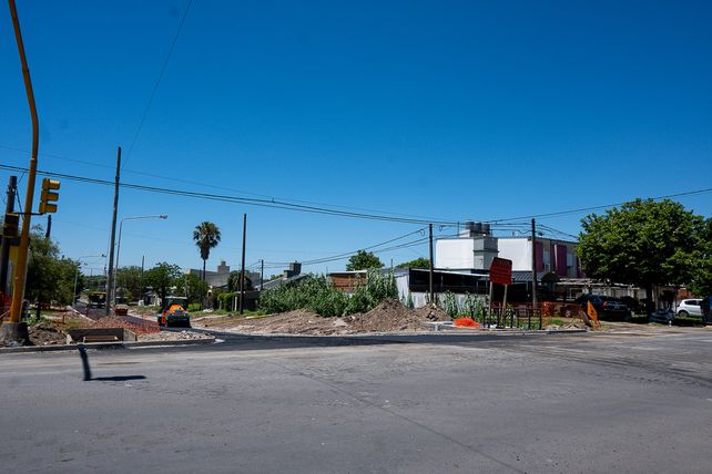 La Municipalidad de Paraná repavimenta y optimiza desagües pluviales en un tramo de calle Antonio Crespo