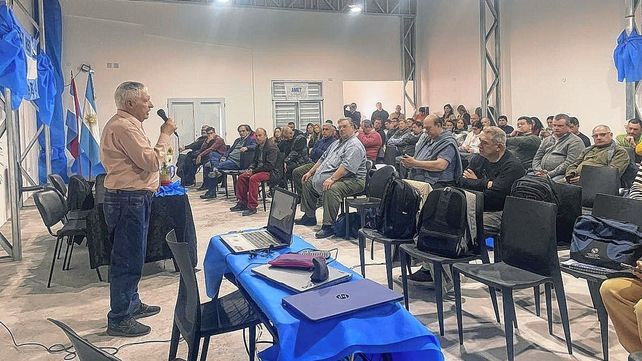 Inauguración del Salón de Usos Múltiples, presentación de la Revista Digital de AMET, y capacitación para Delegados