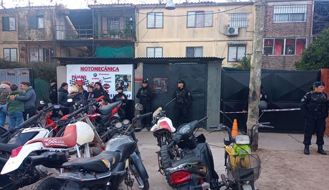 Personal policial custodia el lugar del crimen.&nbsp;