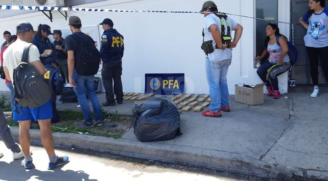 Secuestraron 32 ladrillos de marihuana en una empresa de encomiendas