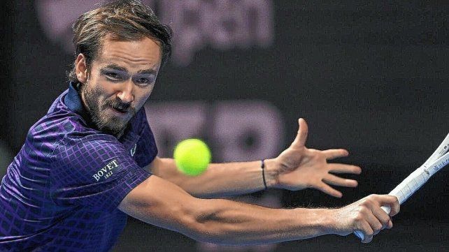 Daniil Medvedev se impuso en sets corridos ante el húngaro Fabian Marozsan.