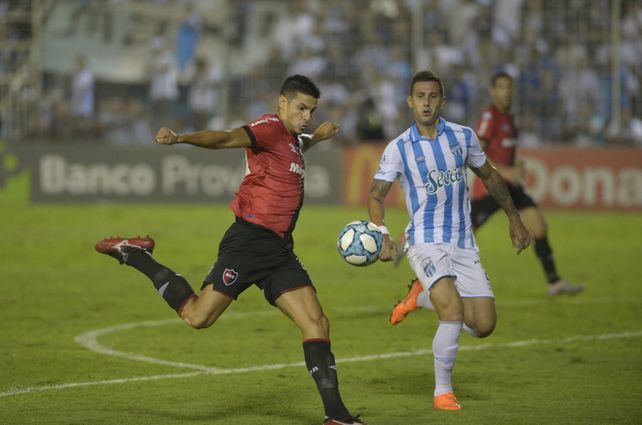 Un partido intenso y que terminó con dos expulsados.
